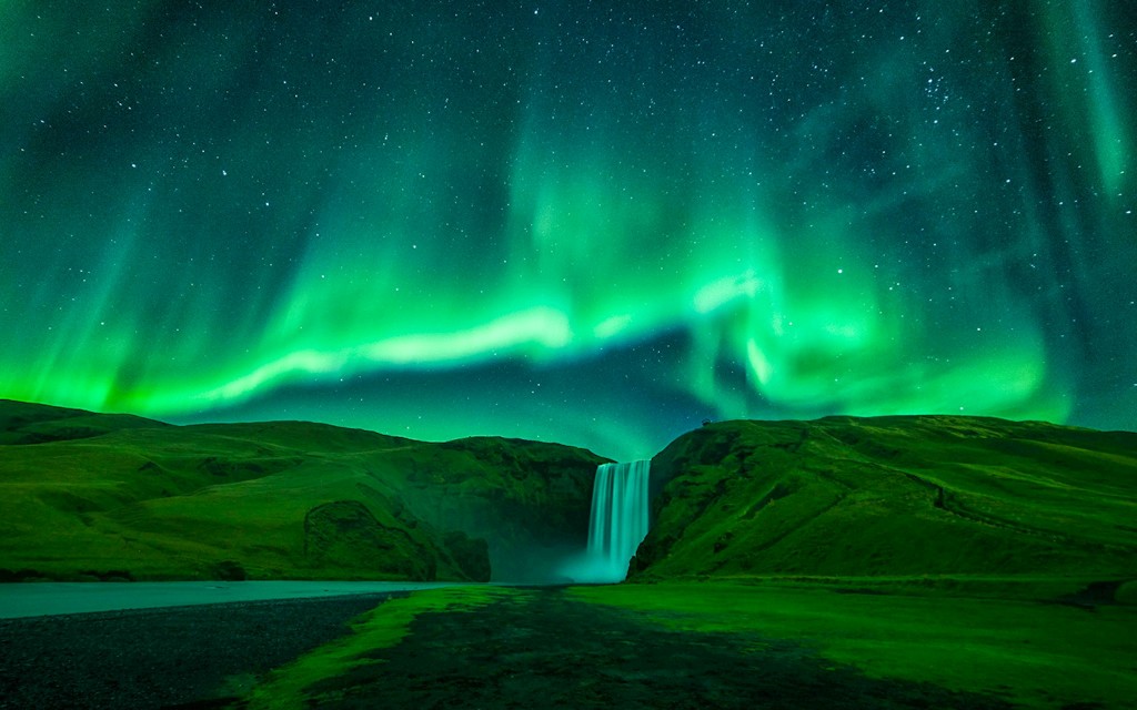 Reykjavik: Northern Lights Chase Tours (Bus Tour from Meeting Point) - 2