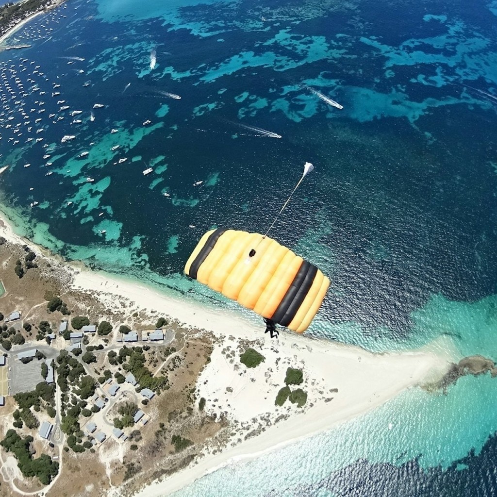 Wyspa Rottnest: Tandemowe skoki spadochronowe z transferem promowym - 3