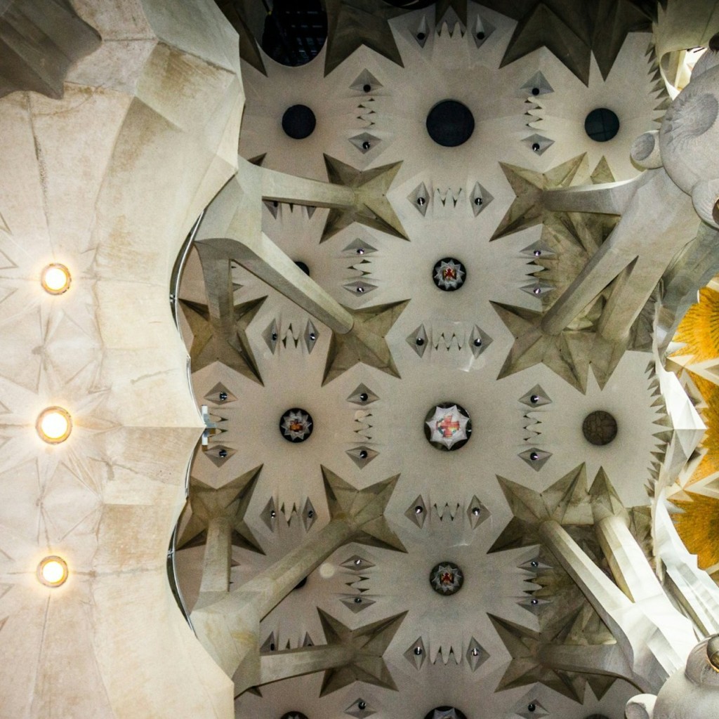 Sagrada Familia: Fast Track Ticket + Guided Tour - 1