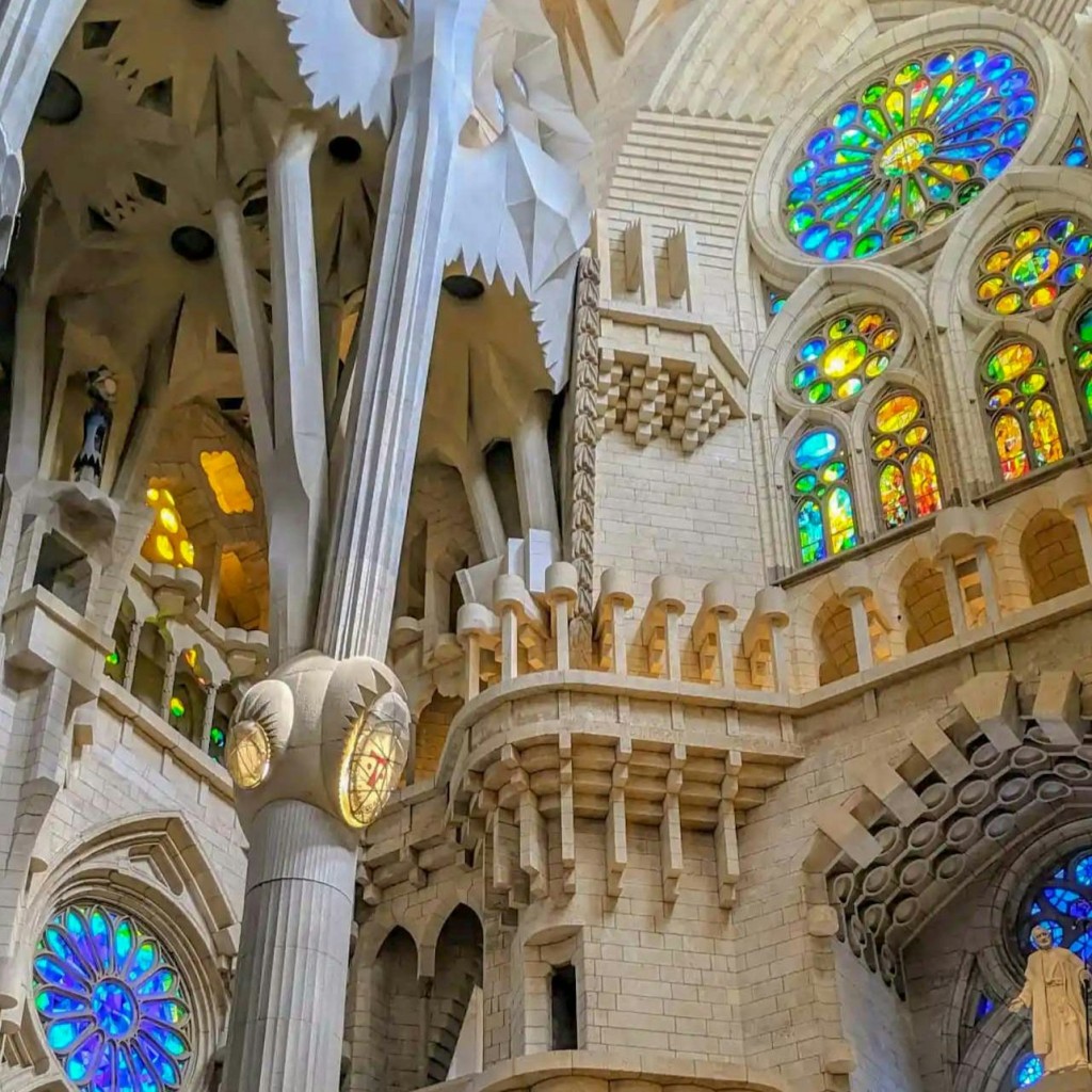 Sagrada Família: Tiquet sense cues + Visita guiada - 1