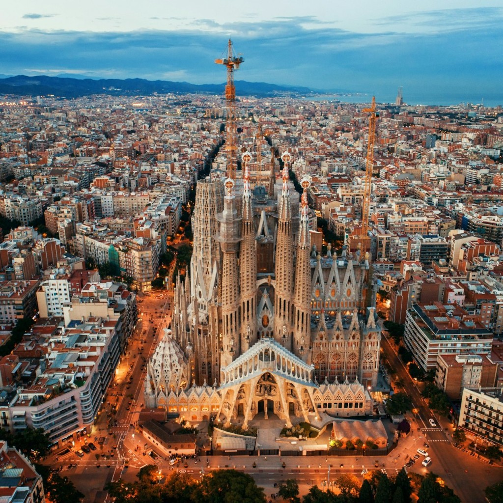 Sagrada Familia: Skip The Line Ticket + Small Group Guided Tour - 2
