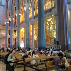 Sagrada Familia: Small Group Guided Tour in French - 1