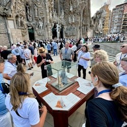 Sagrada Familia: Small Group Guided Tour in French - 3