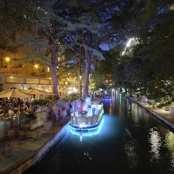 San Antonio: Small Group Night Tour + River Cruise + Tower of the Americas Entry - 1