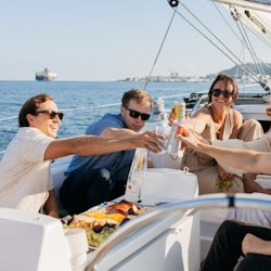 San Diego: Guided Yacht Cruise with Drinks and Snacks - 1