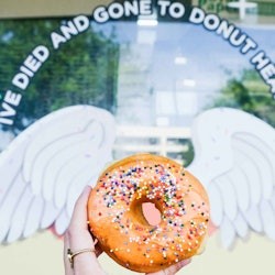 Santa Monica: Guided Ocean Side Donut Tour + Tasting - 1