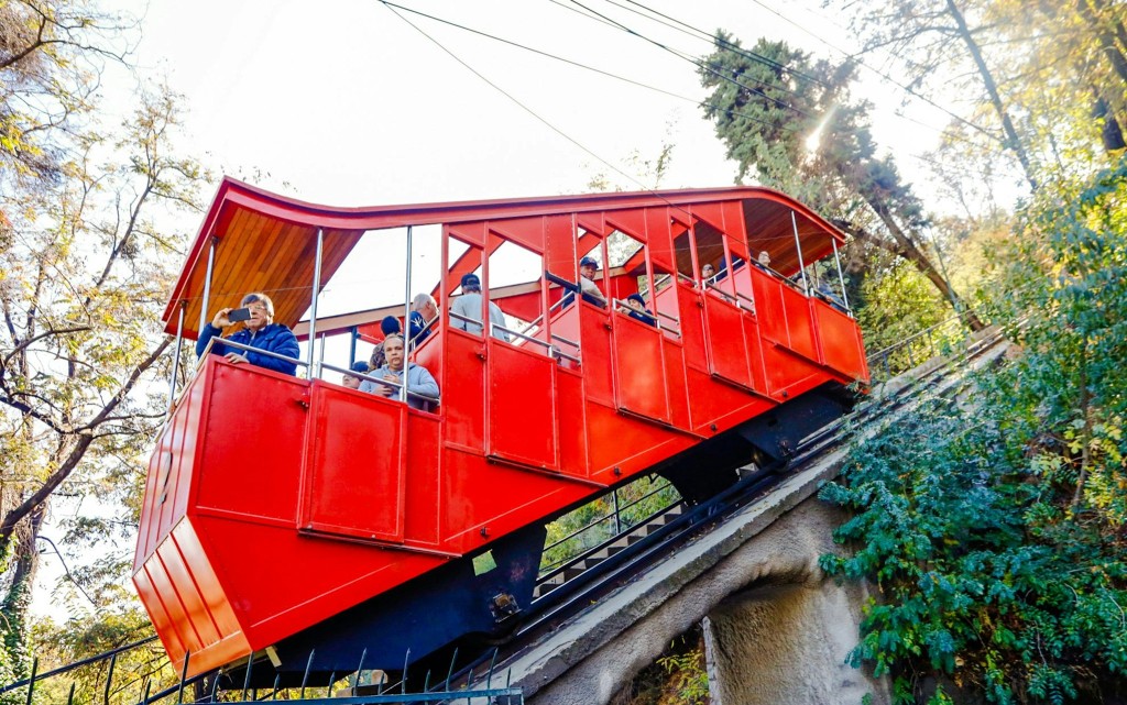 Santiago: biglietto per 2 giorni per l'autobus Hop-on Hop-off e per l'autovia (Santiago: 2-Day Hop-On Hop-Off Bus Ticket and Cable Car) - 2