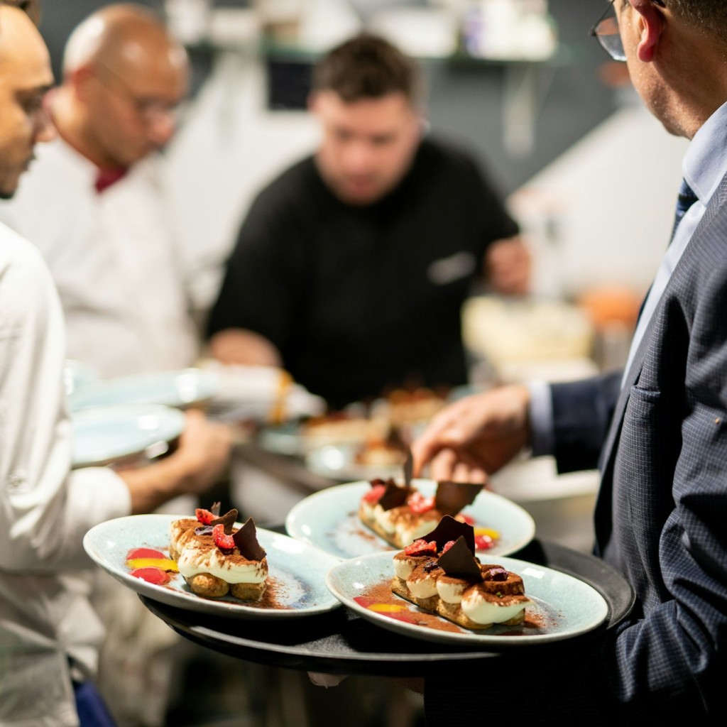 Senna: Crociera con Cena Italiana di 3 Portate dalla Trattoria - 21:30 Dinner - 2