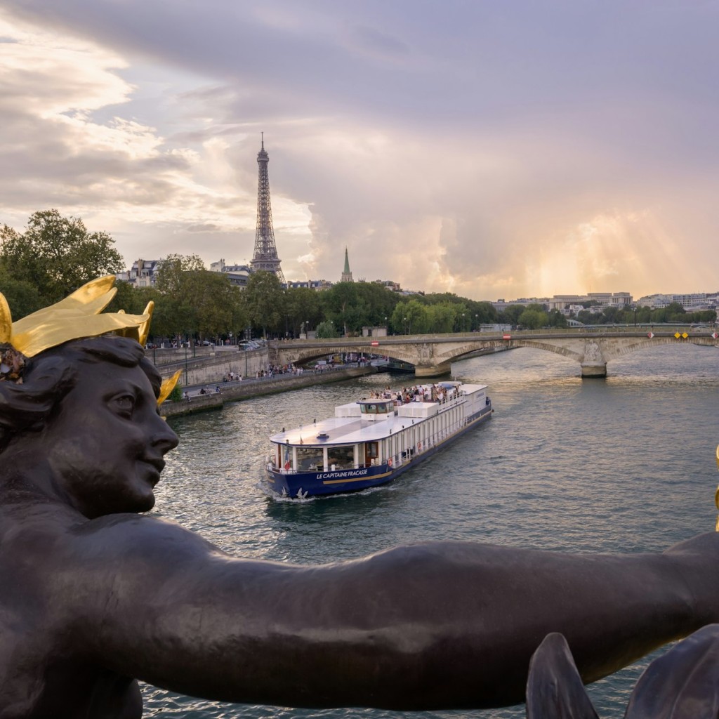 Seine River: Brunch Cruise by Le Capitaine Fracasse - 1