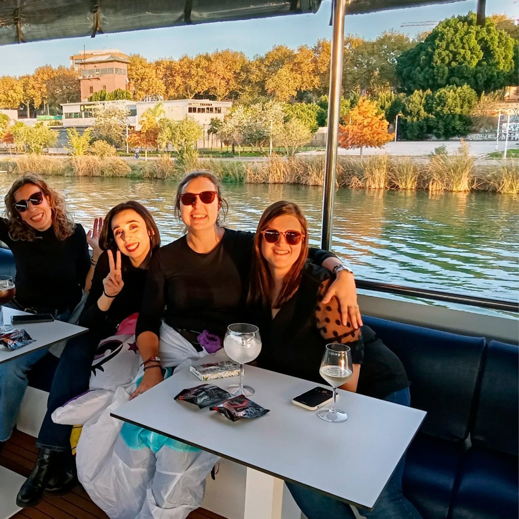 Seville: Boat Cruise with Drink and Appetizer - Drink & Snack - 2