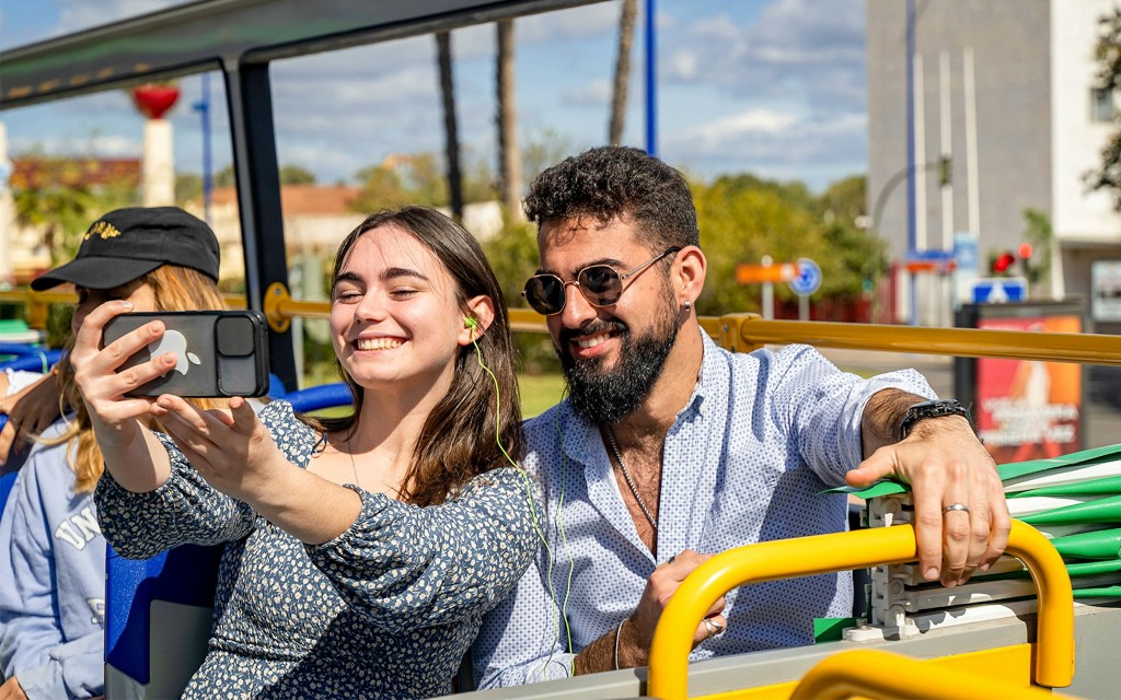 Sevirama: Sevilla Hop-on Hop-off Stadtrundfahrt (48-Hour Hop-on Hop-off Pass) - 3