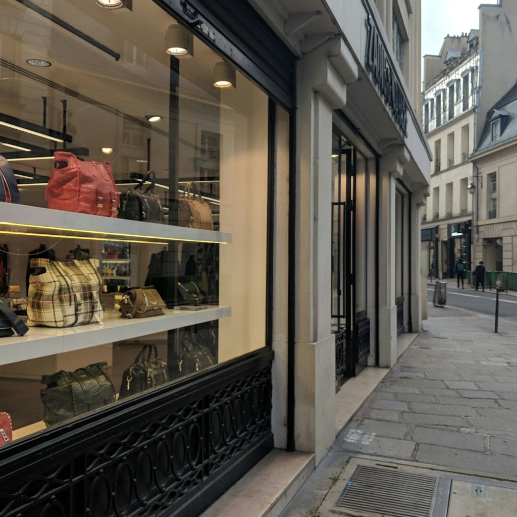 Shopping a Parigi: Moda francese, profumi e divertimento nel Marais - 2