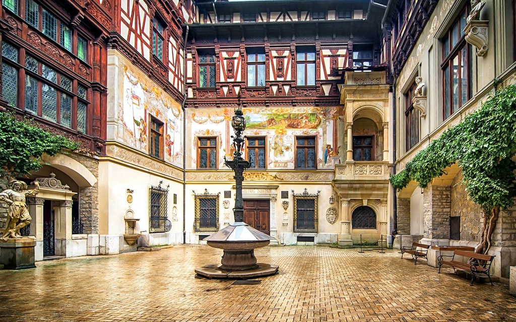 Sinaia: Peleș Castle Skip-the-Line Ticket with Audio Guide - 1