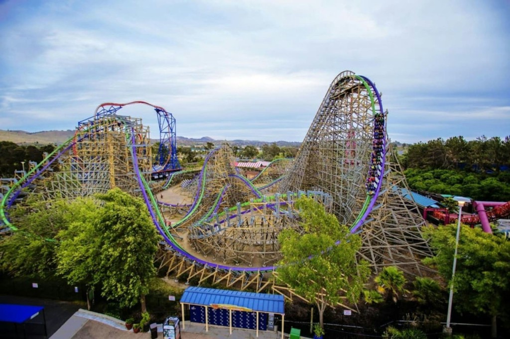 Entrada a Six Flags Discovery Kingdom (Entrada de un día) - 2