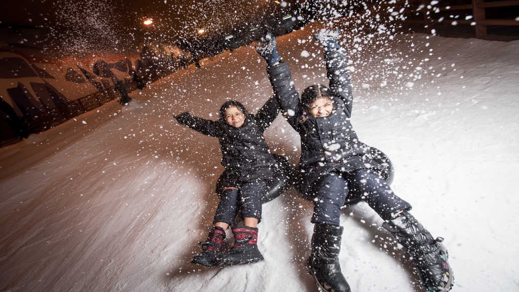 Entrada para Snow City Singapore (Snow City Singapore - Diversión en la nieve por dos horas + un viaje en Bumper Car) - 1