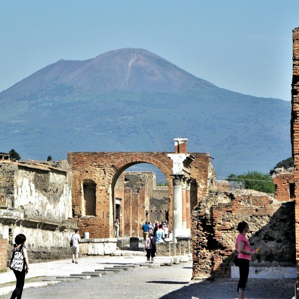 Sorrento: Train Transfer from/to Pompeii - 1
