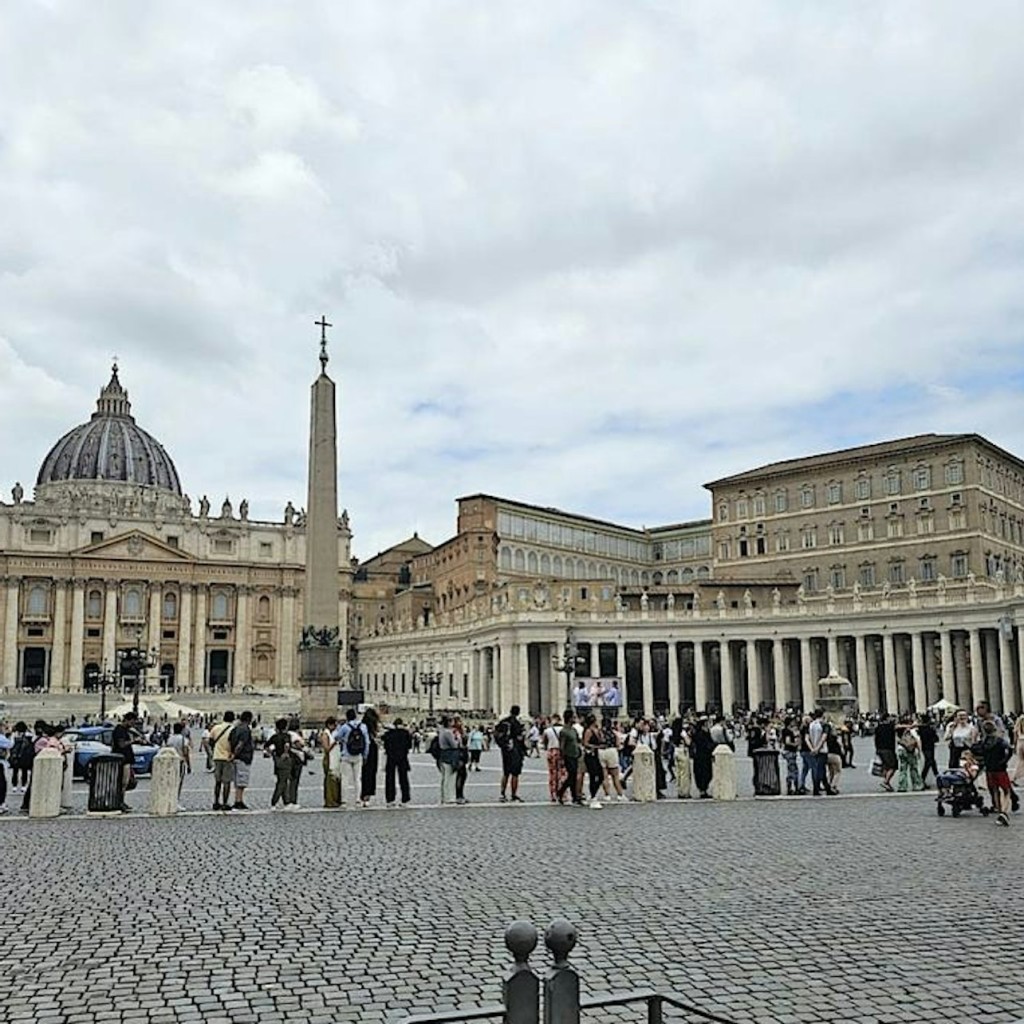 St. Peter’s Basilica: Guided Tour + Dome & Vatican Grottoes Access - 2