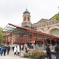 Statue of Liberty & Ellis Island: Guided Tour + Roundtrip Ferry Ticket - 2