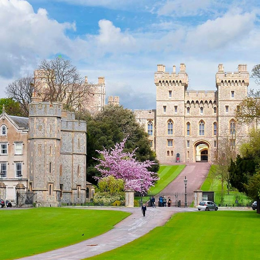 Stonehenge & Bath and Windsor Castle: Day Trip from London with Bath Admission - 2