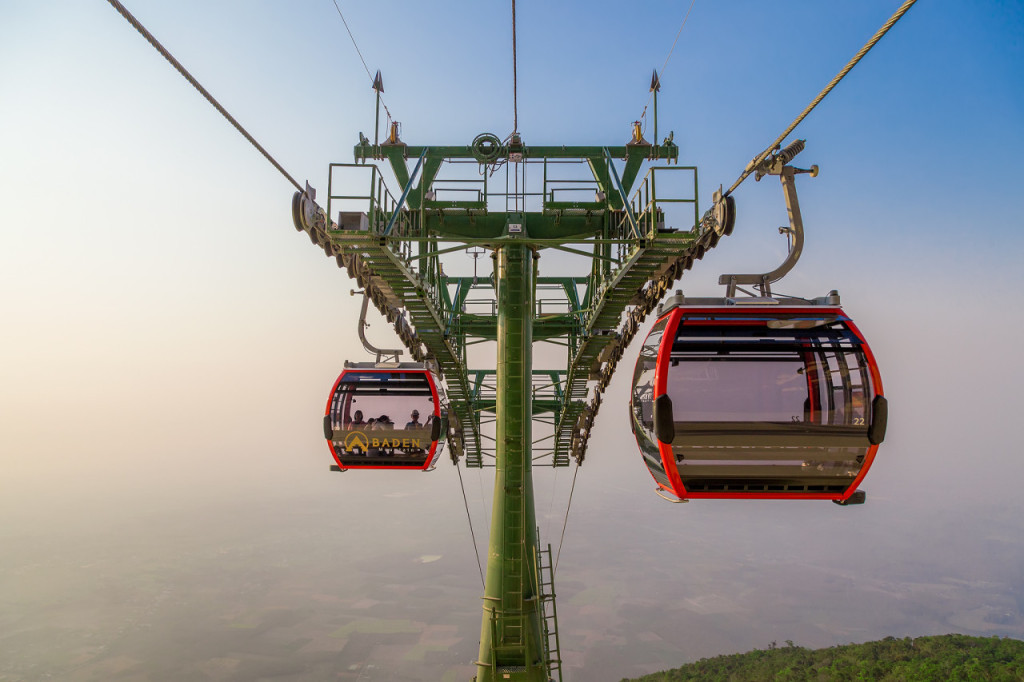 Sun World Ba Den Mountain Cable Car Ticket (Round Trip Cable Car to Mountain Peak (Van Son Route) and Ba Pagoda (Hang Pagoda Route)) - 1