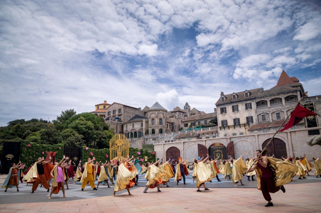 Sun World Ba Na Hills Ticket (Direct Entry Admission + Round Trip Cable Car + Lunch Buffet at Bharata Restaurant) - 3