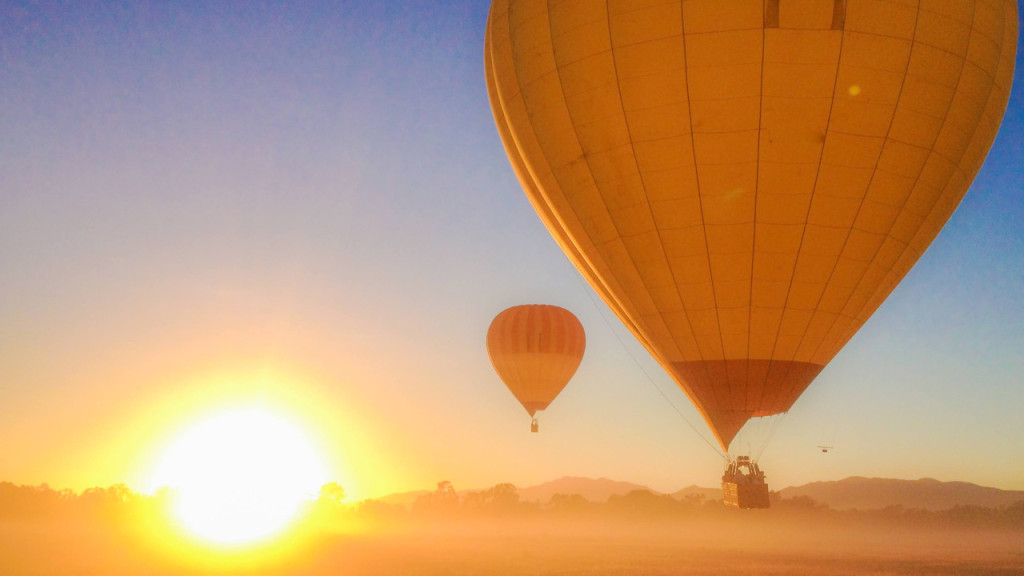 Sunrise Hot Air Balloon Flight near Cairns with Sparkling Wine and Optional Round Trip Transfer (Sunrise Hot Air Balloon Flight + Sparkling Wine + FREE Digital Photos) - 3
