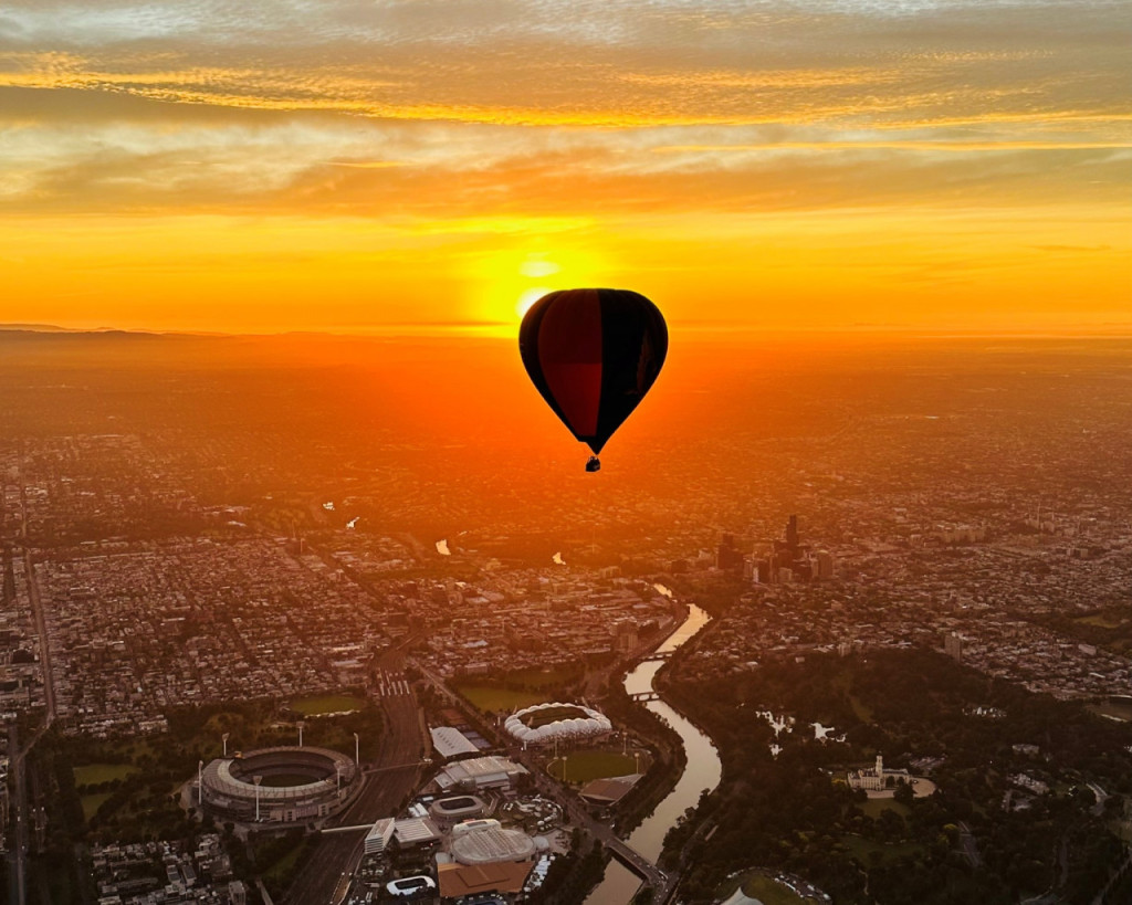 Sunrise Hot Air Balloon Flight over Melbourne with Photos (Sunrise Hot Air Balloon Flight + FREE Photos) - 3