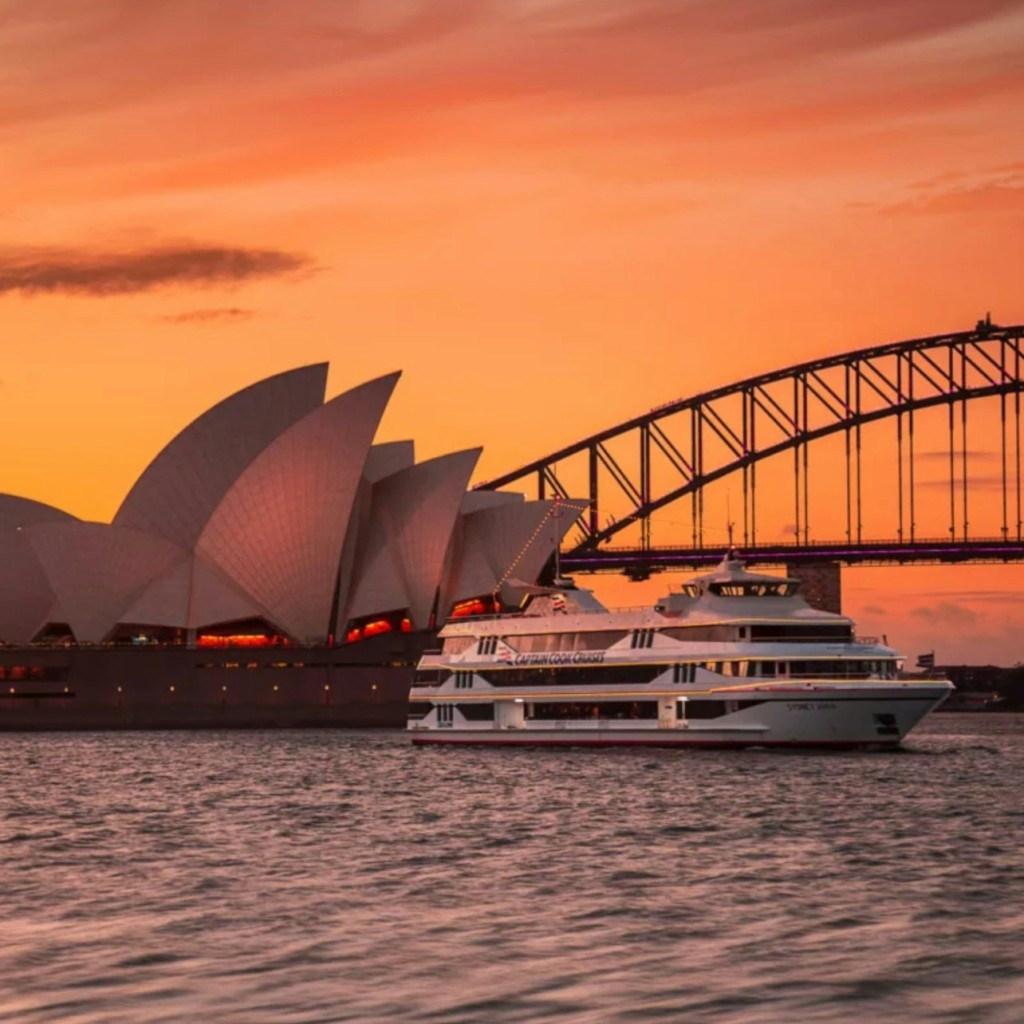 Sydney Harbour: Captain Cook Sunset or Starlight Dinner Cruise - 2