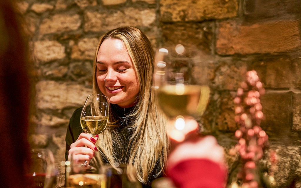 Széchenyi Spa: Entry Tickets with Locker or Private Cabin and Tasting at GastroCellar (Full-Day Entrance with Locker + Budapest GastroCellar) - 3