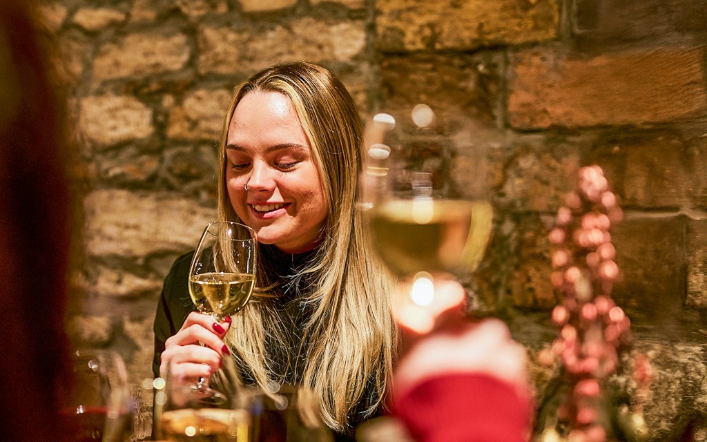 Széchenyi Spa: Entry Tickets with Locker or Private Cabin and Tasting at GastroCellar (Full-Day Entrance with Private Changing and Storage Cabin + Budapest GastroCellar) - 3