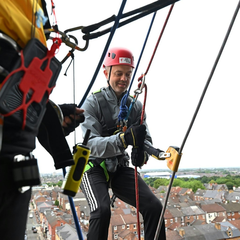 L'Anfield Abseil + Entrada gratuïta al Museu LFC - 1
