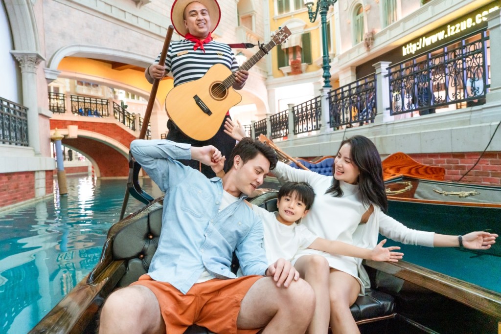 The Venetian Macao Gondola Ride (COMBO: The Parisian Macao Eiffel Tower Observation Deck + The Venetian Macao Gondola Ride) - 1