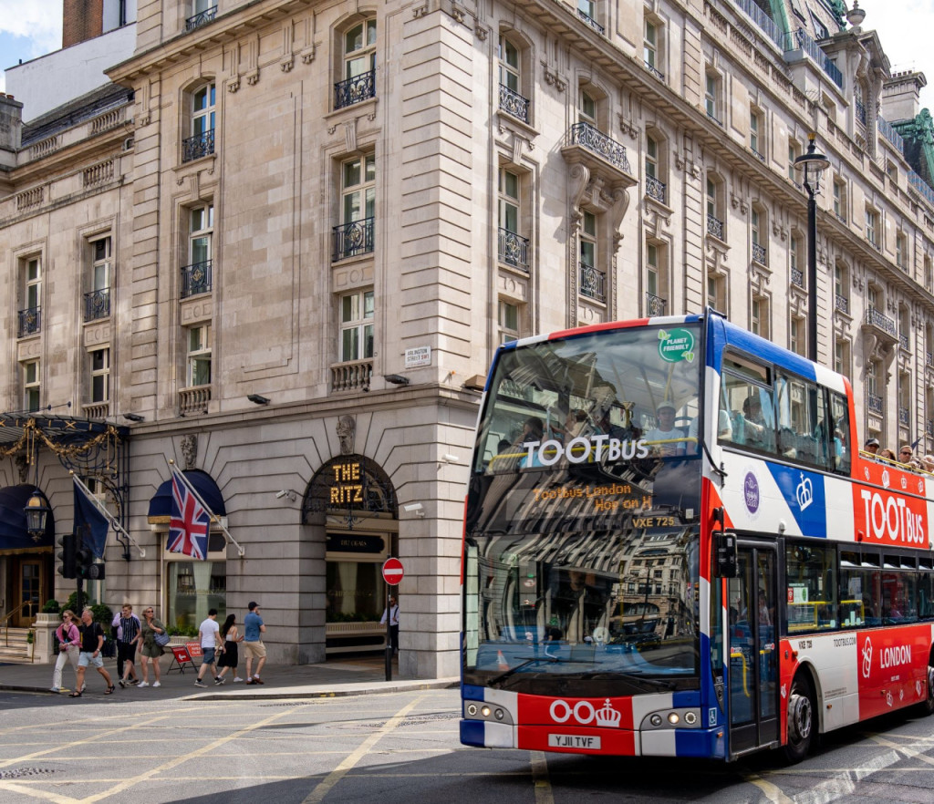 Tootbus London Hop-on Hop-off Bus Tour (Tootbus London Hop-on Hop-off Bus - 72 Hour Pass (Family Package)) - 1