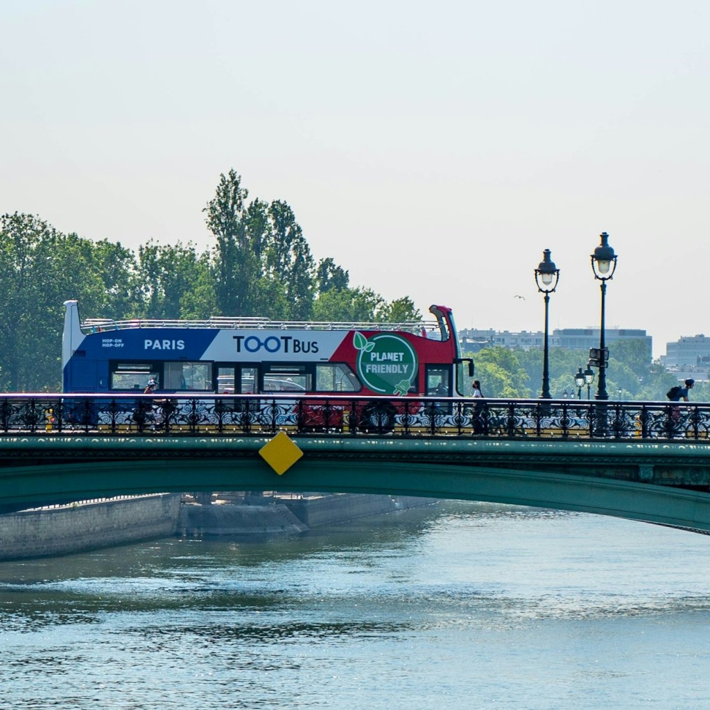 Tootbus Parigi: Tour in bus Hop-on Hop-off + Ingresso alla Reggia di Versailles - 72-Hours - 2