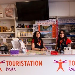 Trevi Fountain Rome: Underground Domus Guided Tour + City Walking Tour - 2