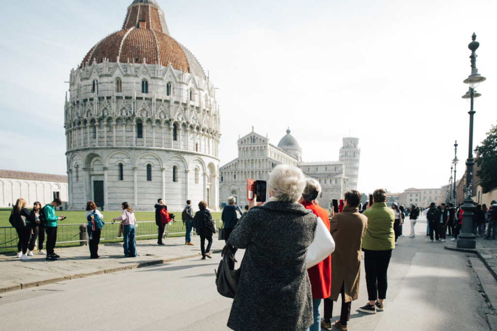 Tuscany Full-Day Tour from Florence: Pisa, Chianti, San Gimignano, Siena (Tuscany Full-Day Tour from Florence with Siena Walking Tour) - 2