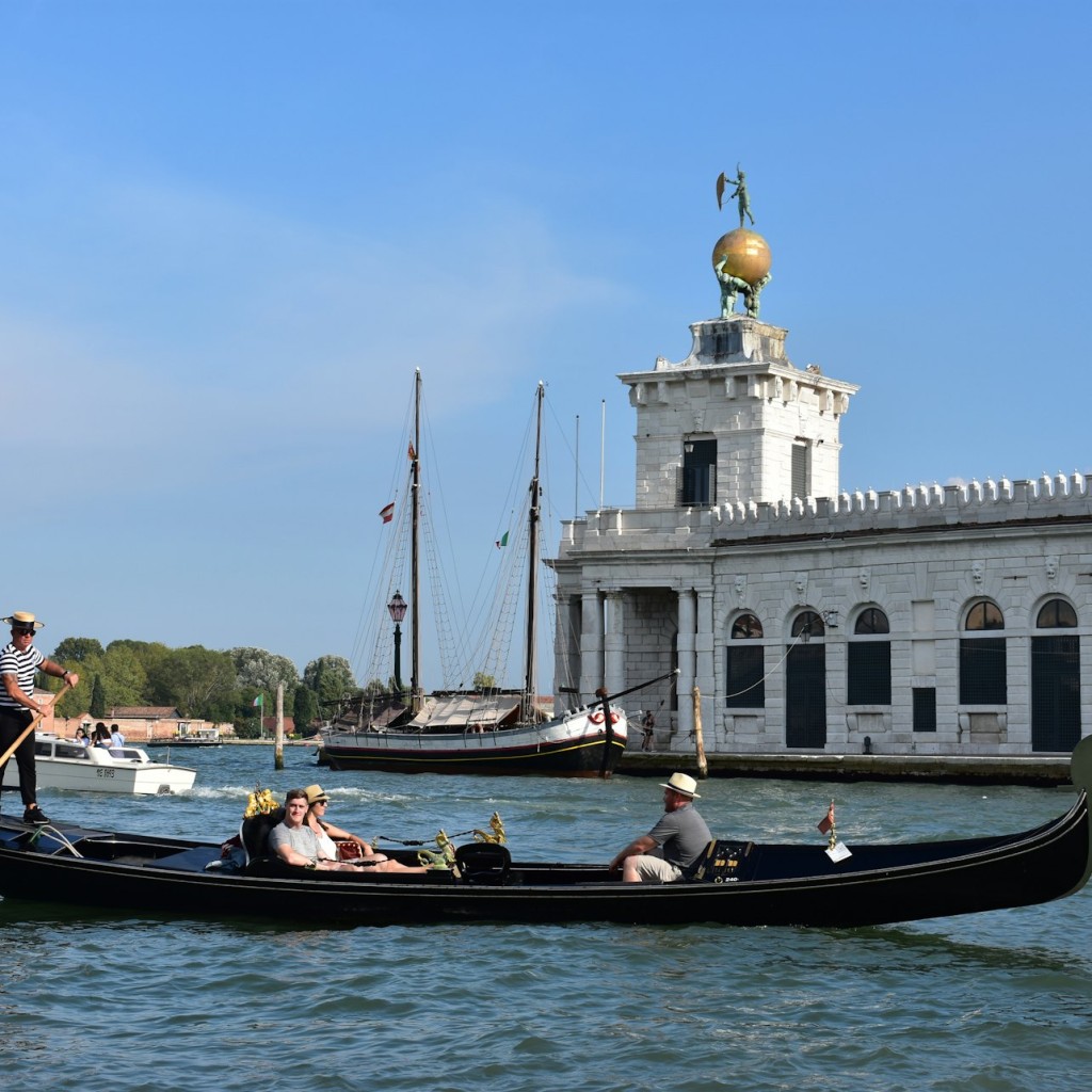 Venice: Private Gondola Ride on the Grand Canal - One gondola without serenade (up to 6 people) - 1