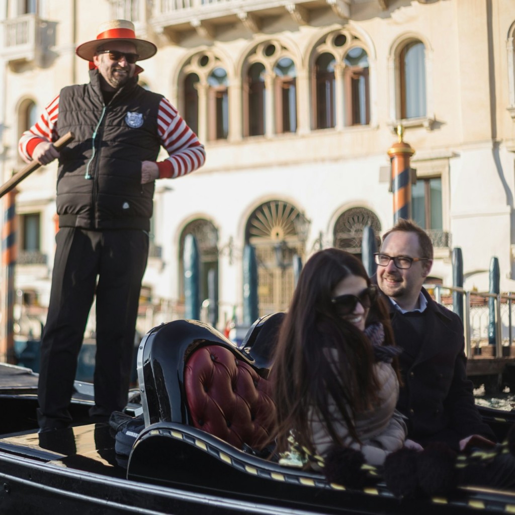Venice: Private Gondola Ride on the Grand Canal - One gondola without serenade (up to 6 people) - 2