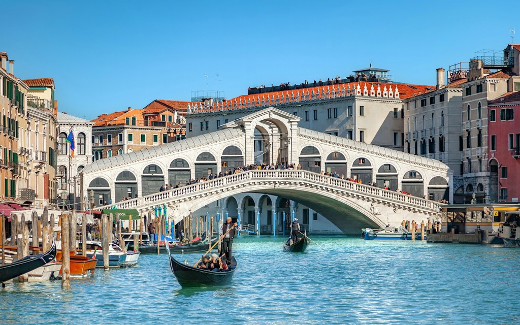 Venedig: Private Gondelfahrt (Private Gondola Ride with Serenade) - 1