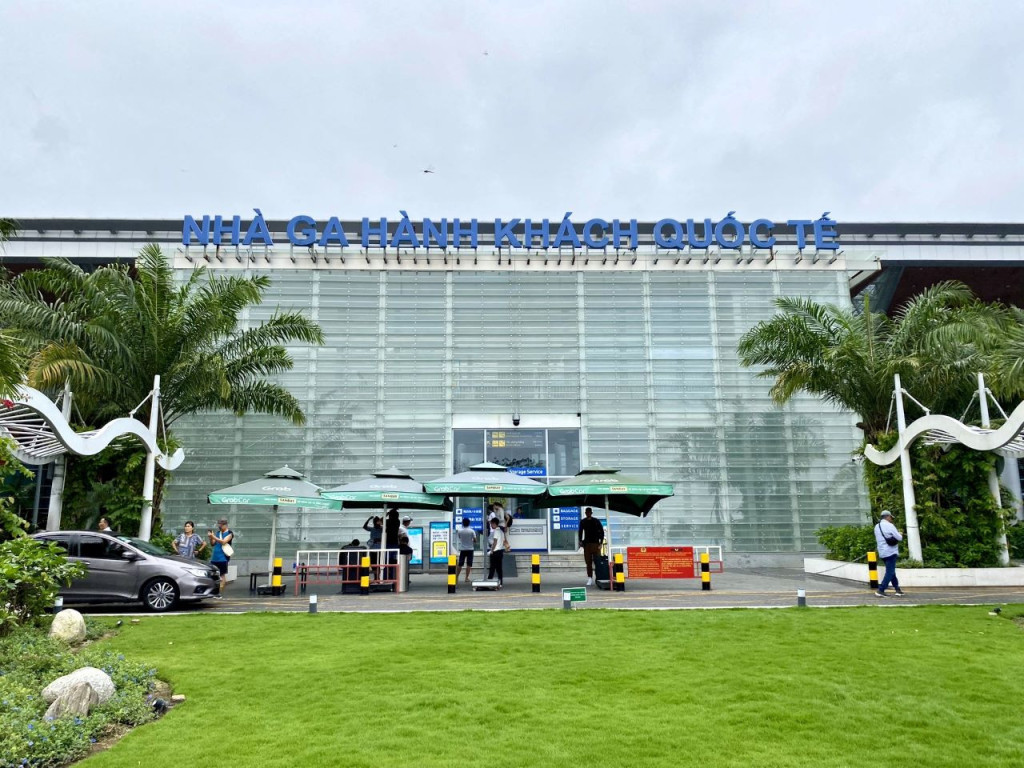 Vietnam 5G SIM Card (Da Nang International Airport Pickup) (Vietnam 5G SIM Card - 7 Days (7GB per day)) - 1