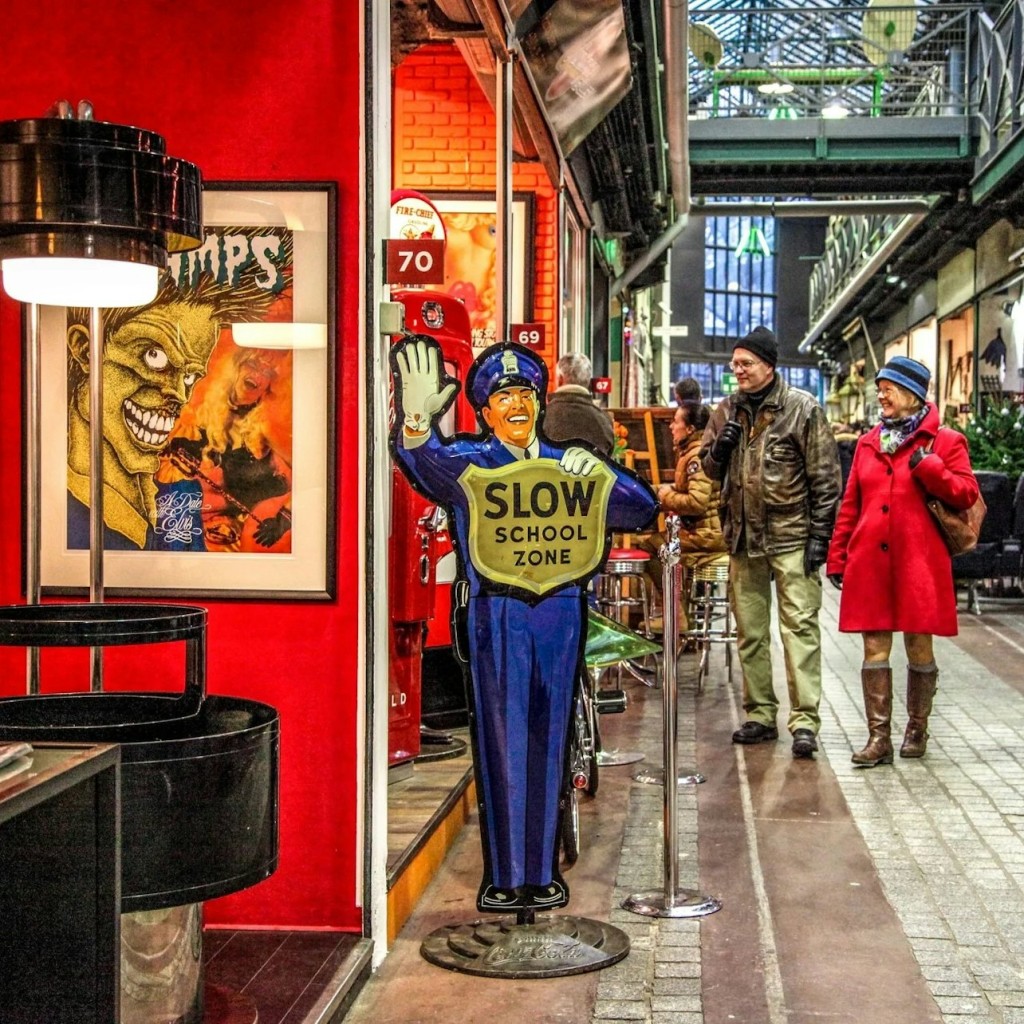 Vintage Paris: St. Ouen Flea Market Tour - 1