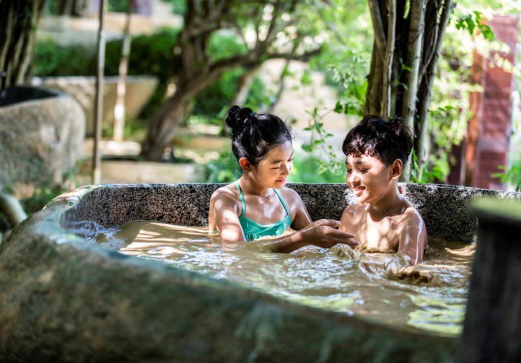 VinWonders Hon Tam Mud Bath Ticket (Mud Bath (Zone A) + Beach and Pool (Zone A and B) + Round Trip Speedboat) - 2