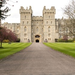 Windsor Castle: Morning Tour from Victoria Coach Station - 1