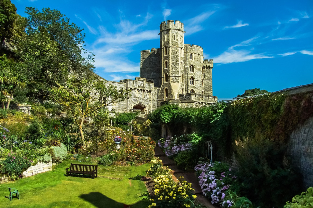 Windsor Castle, Stonehenge and Bath Tour with Lunch in Lacock - 1