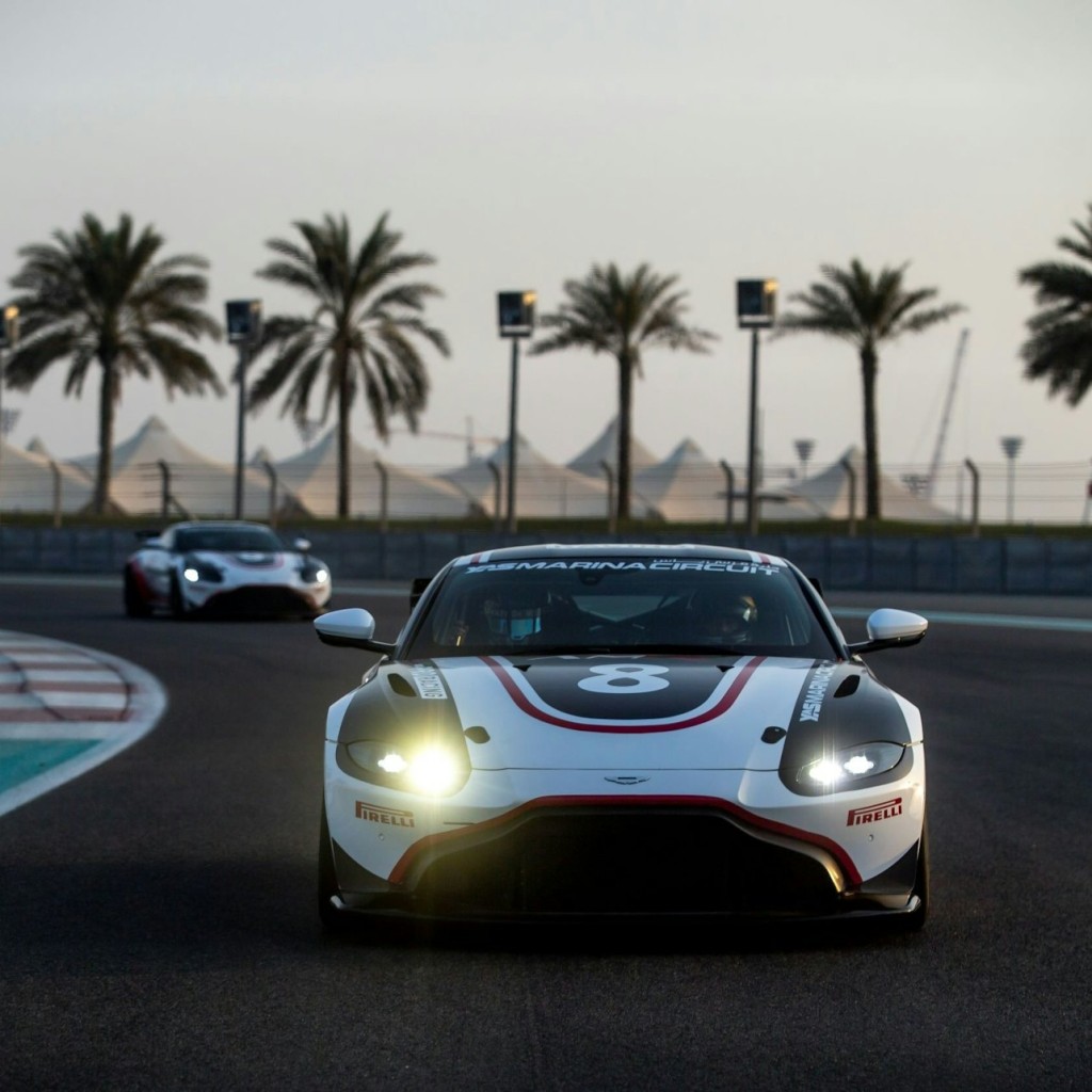 Obwód Yas Marina: Aston Martin GT4 Driving or Passenger Experience - 2
