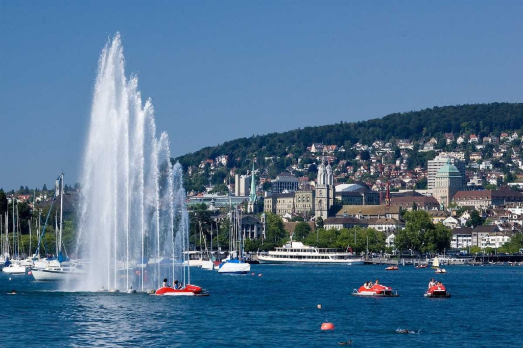 Zurich City Sightseeing Bus Tour with Lake Cruise - 1