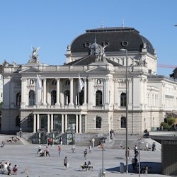 Zurich: Guided Old Town Walking Tour + Lake Cruise + Optional FIFA Museum Entry - 2