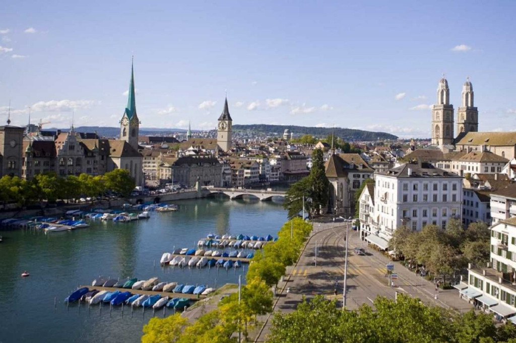 Zurich Sightseeing Bus Tour with Guided Old Town Walk - 1